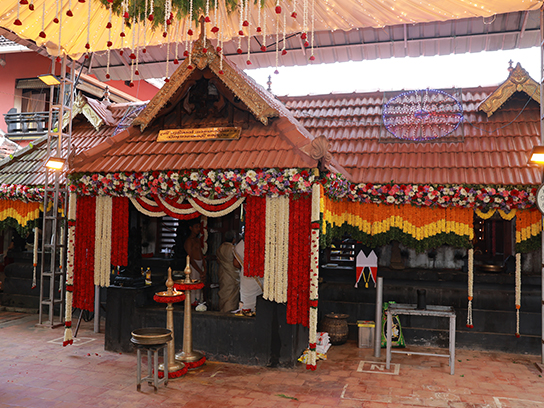 <p>Ambotti Thampuran Shankarodath Kovilakam Vaka</p>
<h6>Sree Pulikkal Vishwanagayakshi Temple</h6>